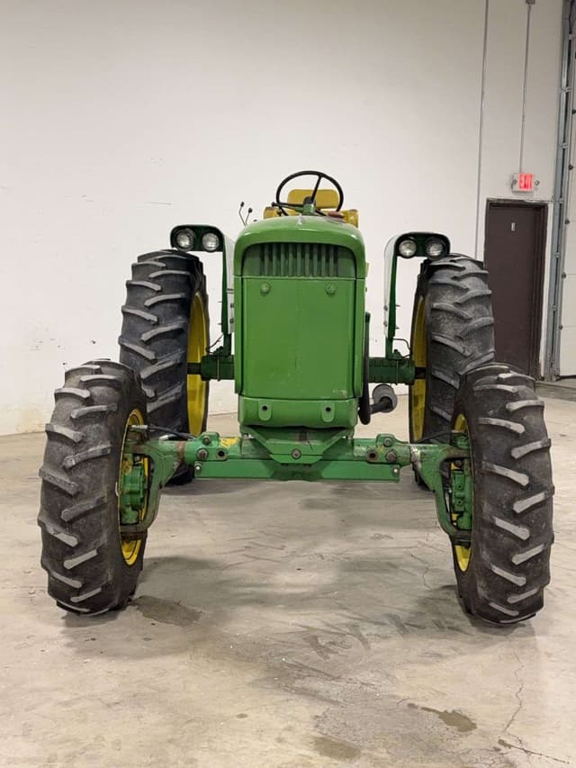 Image of John Deere 3020 equipment image 1