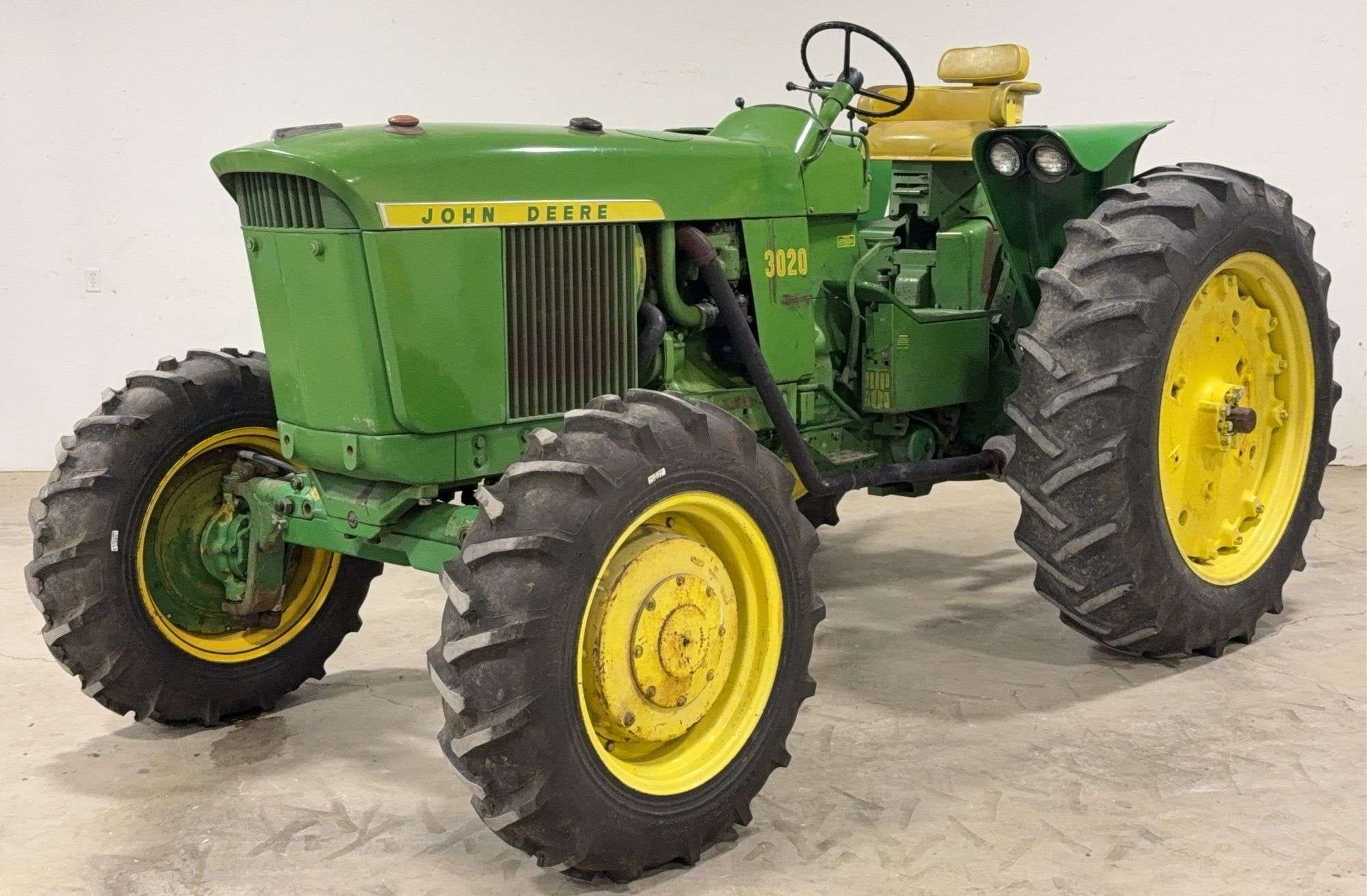1970 John Deere 3020 Equipment Image0