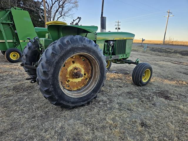 Image of John Deere 3020 equipment image 3