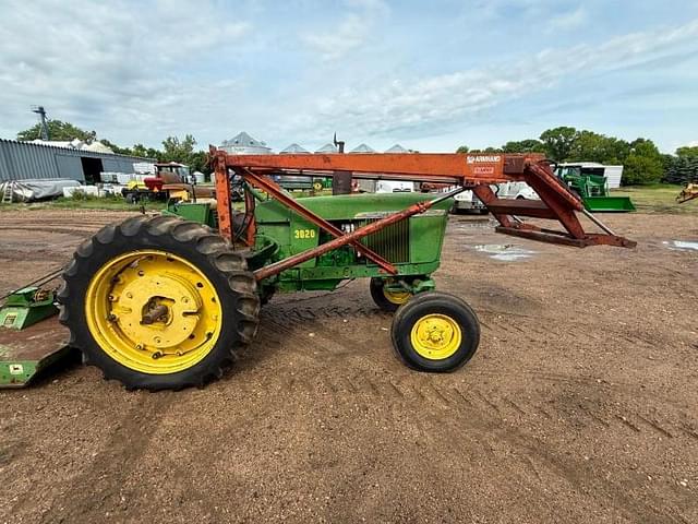 Image of John Deere 3020 equipment image 4
