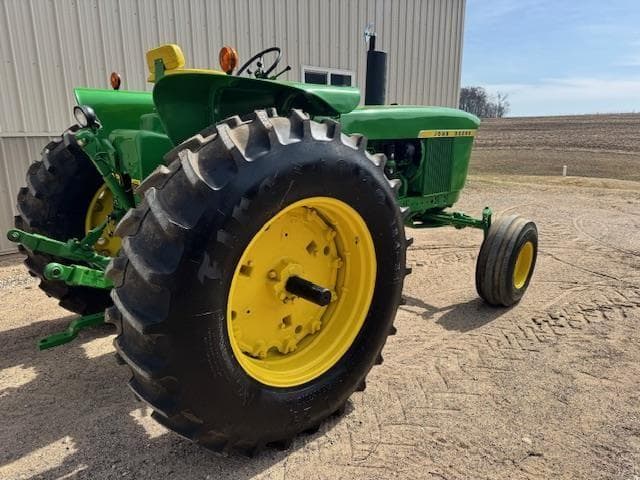 Image of John Deere 4020 equipment image 3