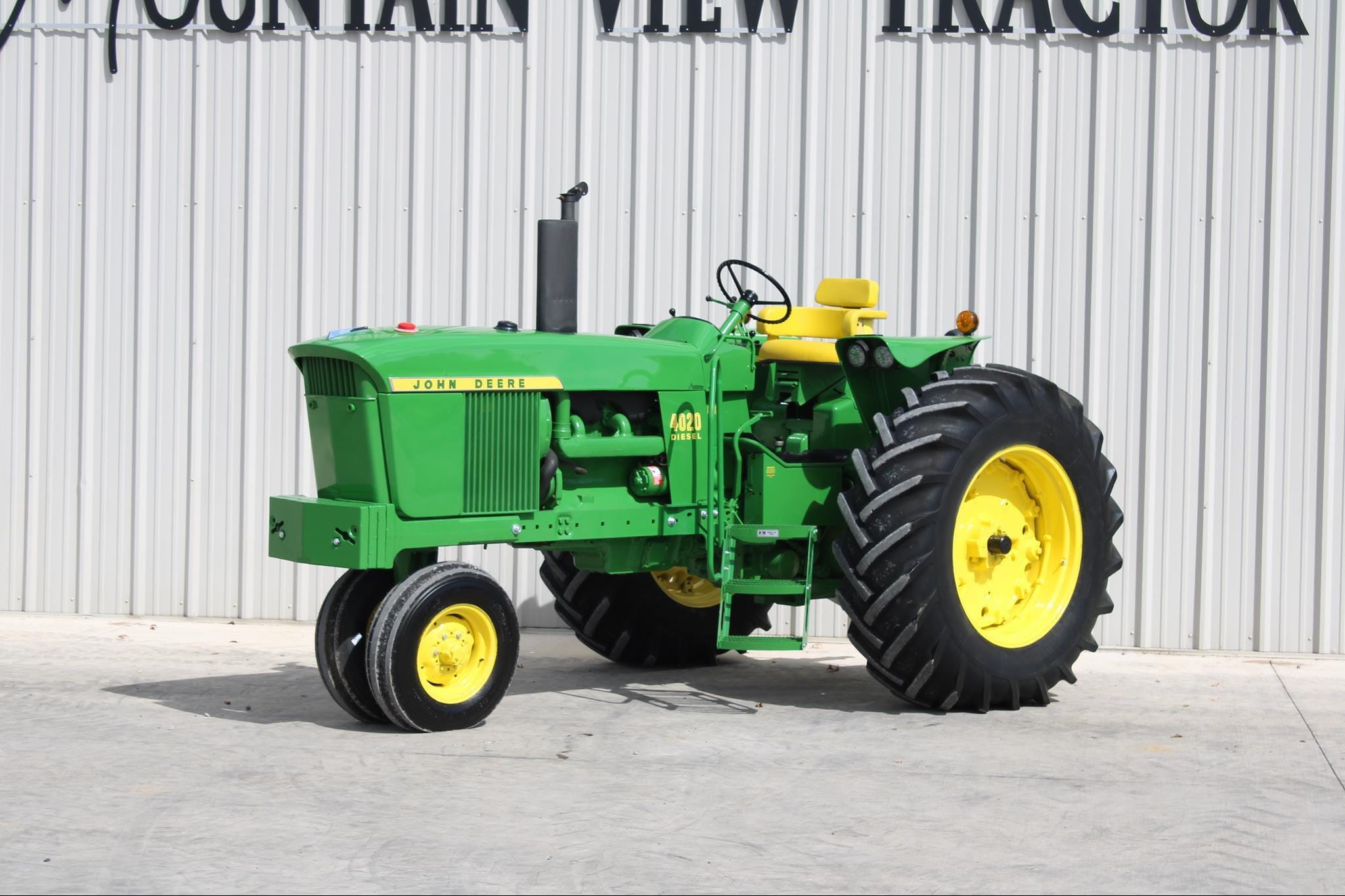 1970 John Deere 4020 Equipment Image0