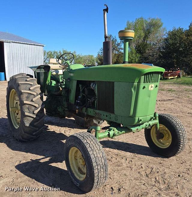 Image of John Deere 4020 equipment image 2