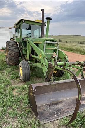 Image of John Deere 4520 equipment image 1