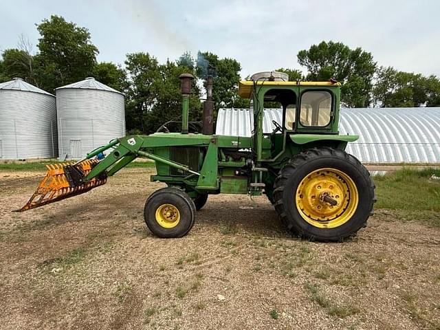 Image of John Deere 4520 equipment image 1