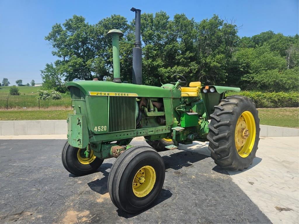 Image of John Deere 4520 Primary image