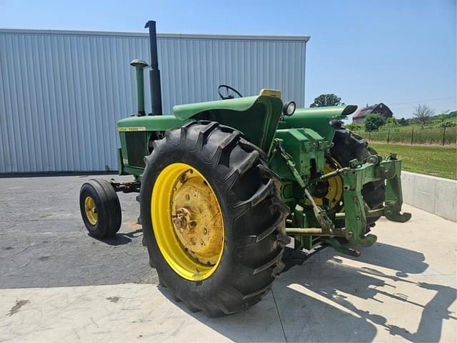 Image of John Deere 4520 equipment image 2