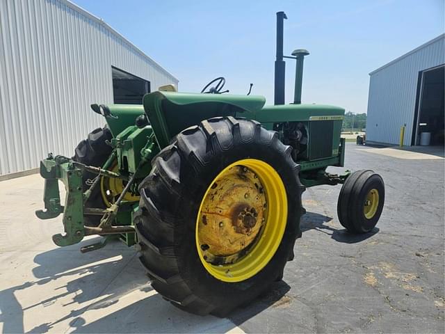 Image of John Deere 4520 equipment image 4