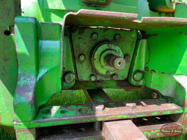 Image of John Deere 4520 equipment image 2