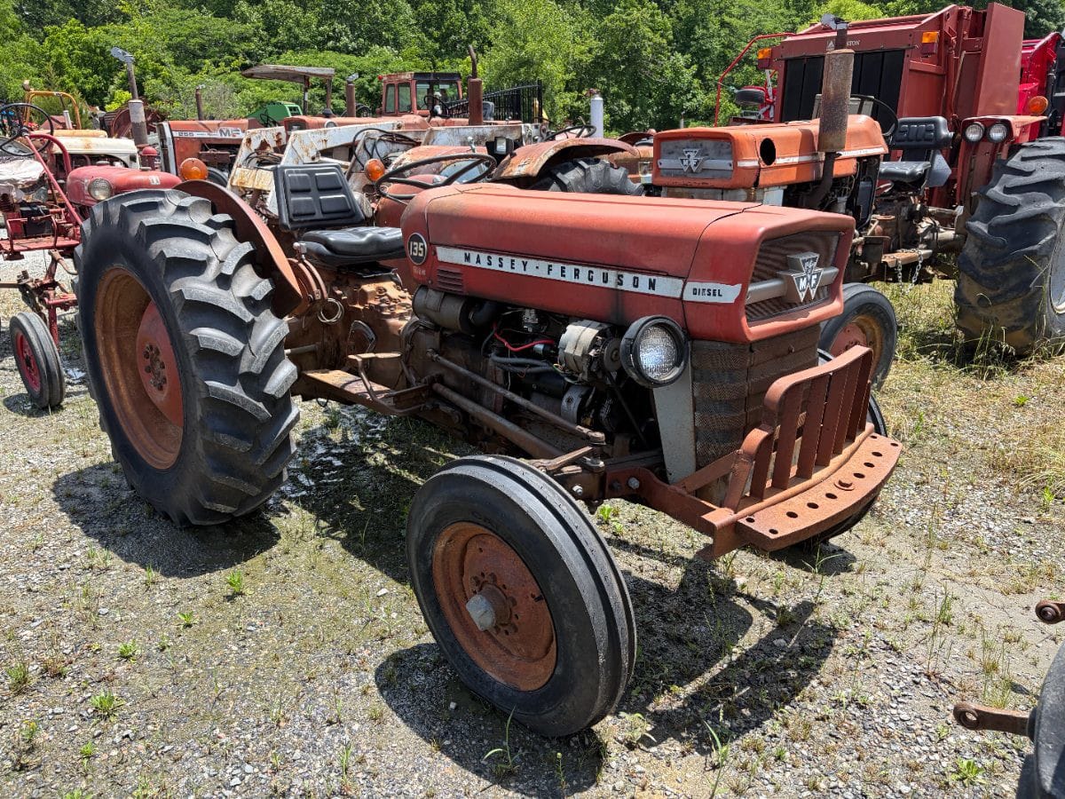 1970 Massey Ferguson 135 Equipment Image0