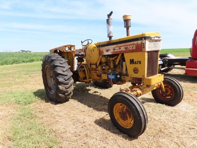 Image of Minneapolis-Moline M670 equipment image 2