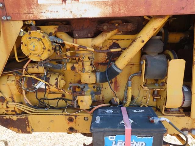 Image of Minneapolis-Moline M670 equipment image 4