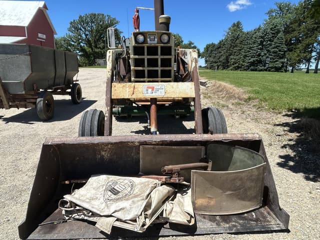 Image of Oliver 1755 equipment image 3