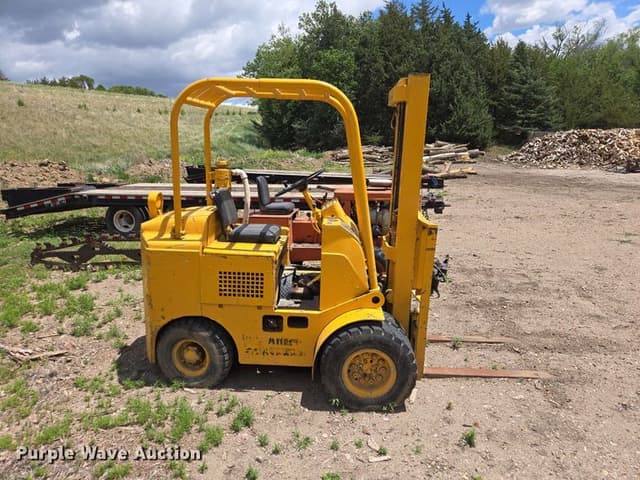 Image of Towmotor 502PG4024 equipment image 3