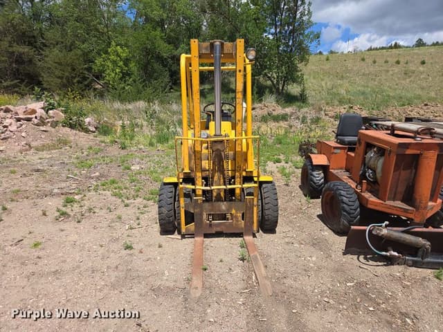 Image of Towmotor 502PG4024 equipment image 1