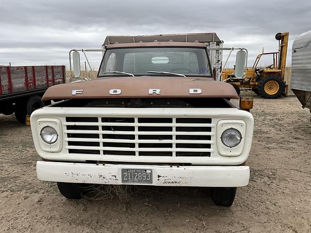 Image of Ford F-600 equipment image 3