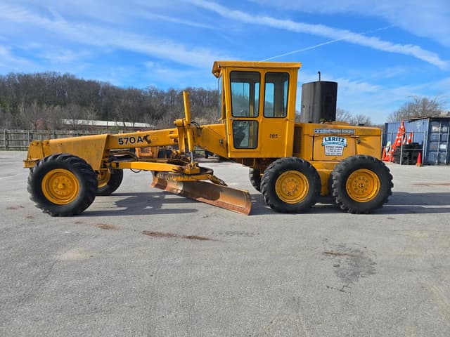 Image of John Deere 570A equipment image 4