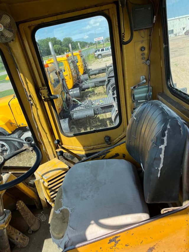 Image of Caterpillar 966C equipment image 4