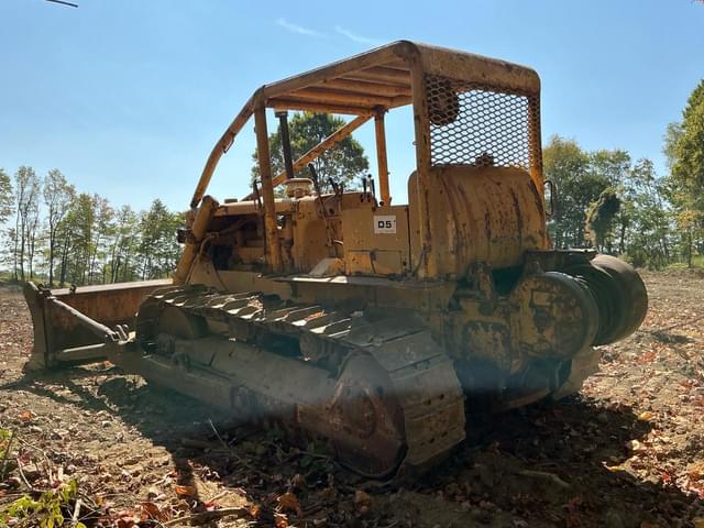 Image of Caterpillar D5 equipment image 2