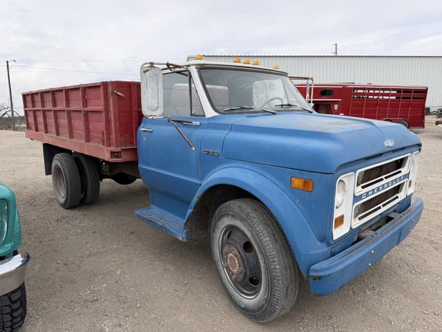 Image of Chevrolet C50 equipment image 1