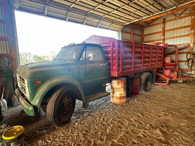 Image of Chevrolet C50 equipment image 1