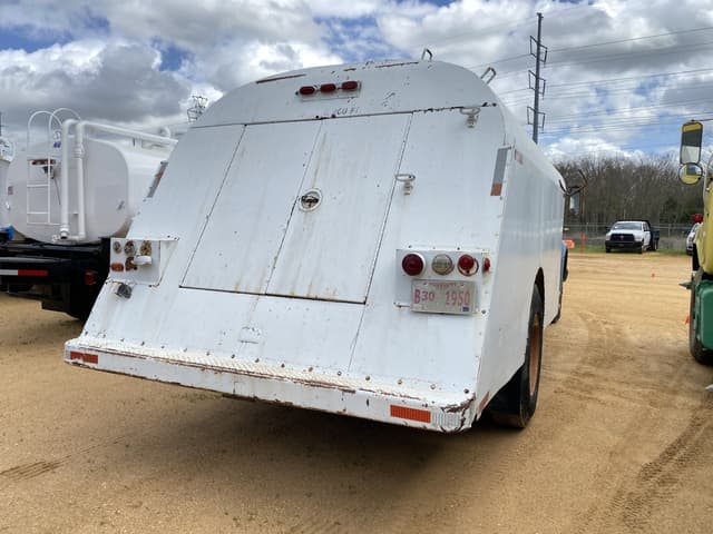Image of Chevrolet C60 equipment image 2