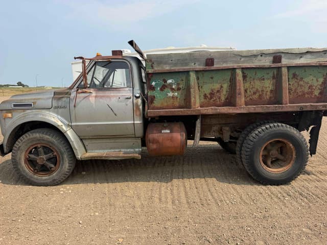 Image of Chevrolet C60 equipment image 1