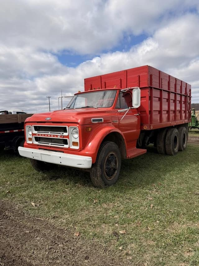 Image of Chevrolet C60 equipment image 1