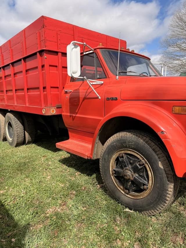Image of Chevrolet C60 equipment image 2