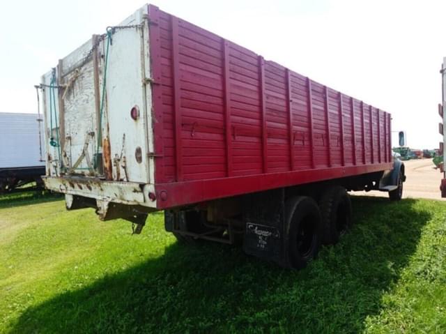 Image of Chevrolet C50 equipment image 2