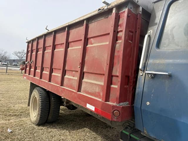 Image of Ford 600 equipment image 2