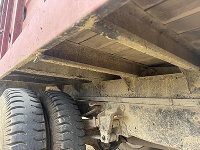 Image of Ford 600 equipment image 4