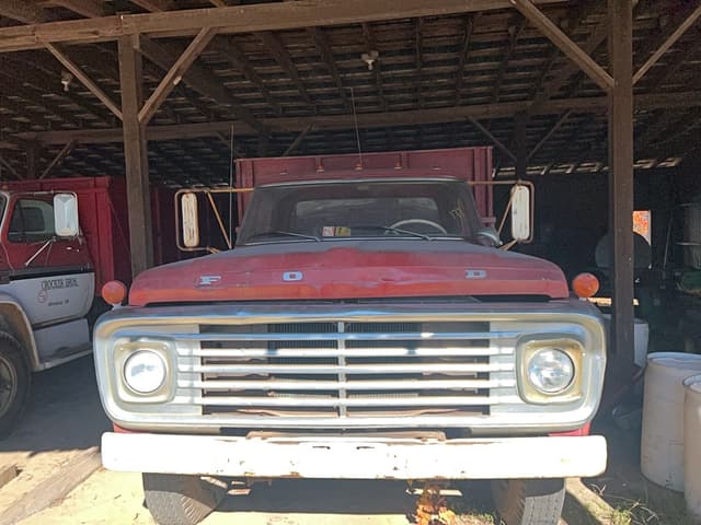 Image of Ford F600 equipment image 3