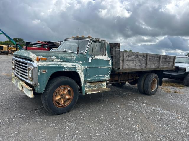 Image of Ford F-700 equipment image 1