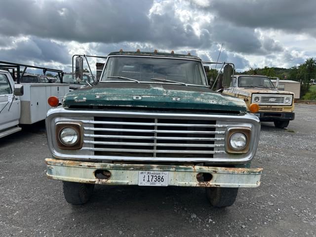 Image of Ford F-700 equipment image 3