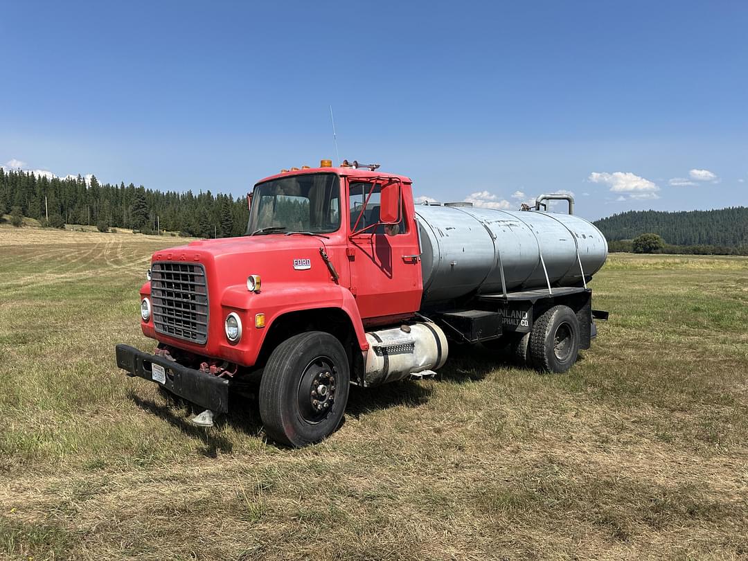 Image of Ford F-800 Primary image