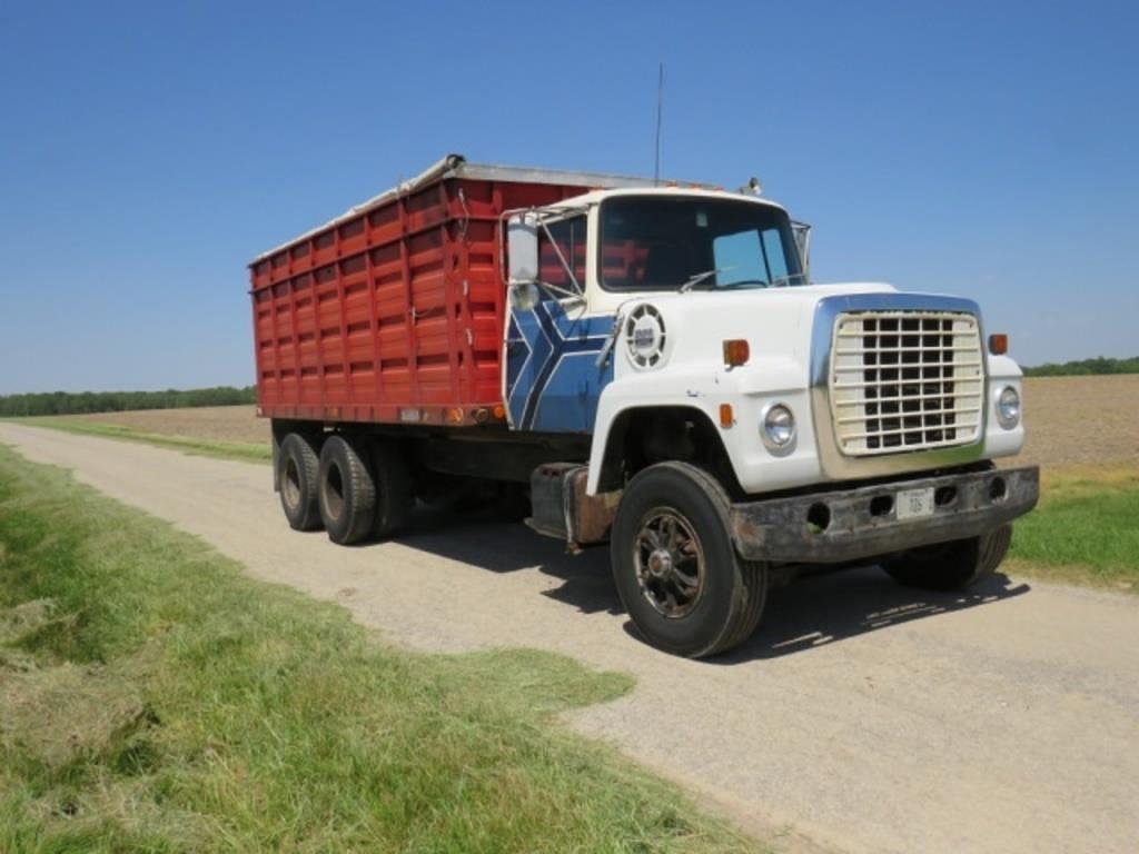Image of Ford F-9000 Primary image