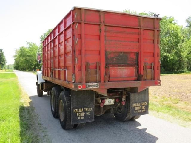 Image of Ford F-9000 equipment image 3