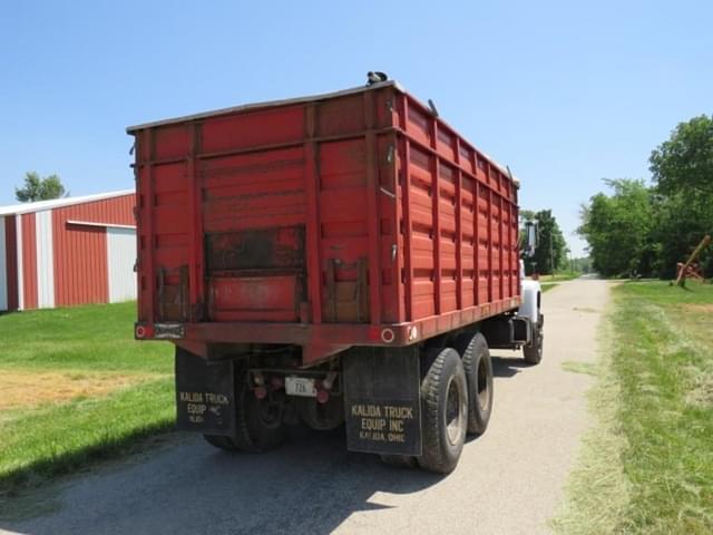 Image of Ford F-9000 equipment image 4