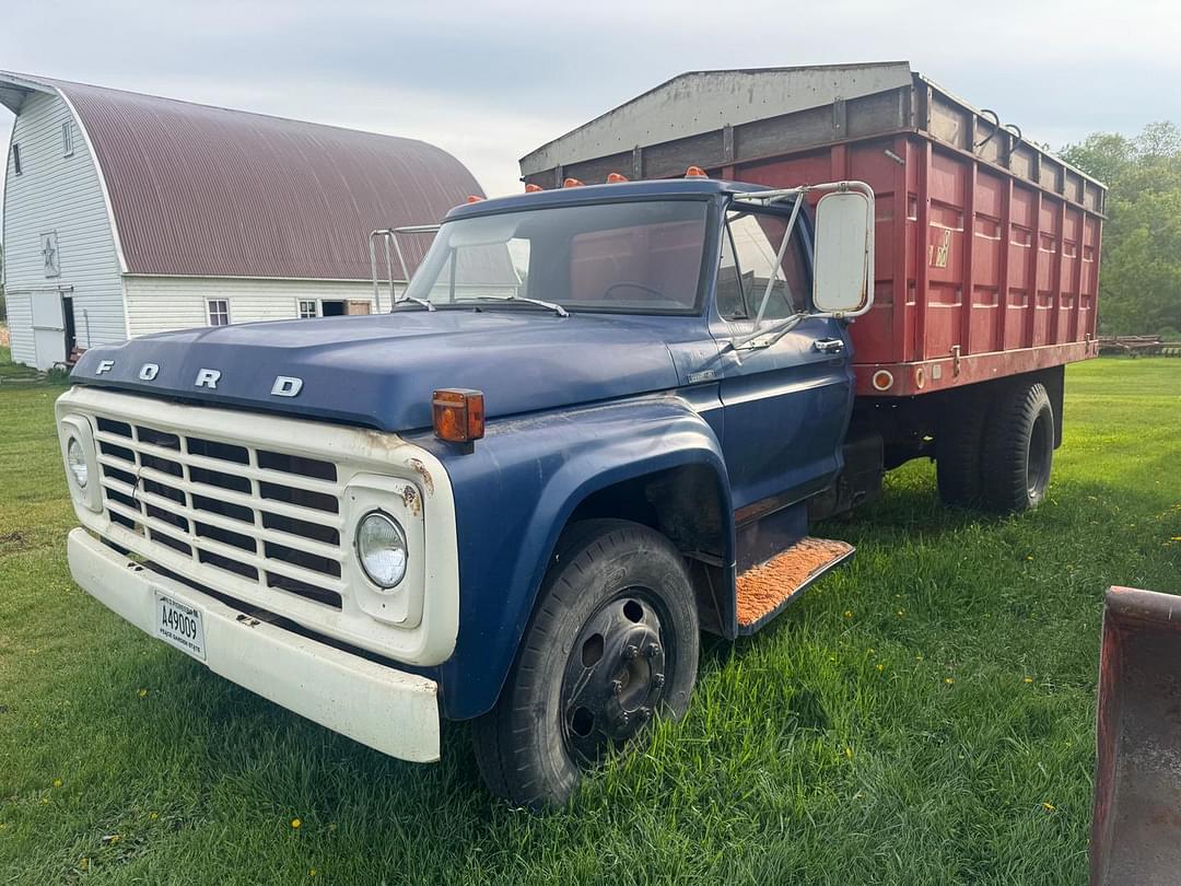 Image of Ford F-800 Primary image