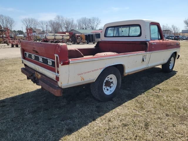 Image of Ford F-250 equipment image 2