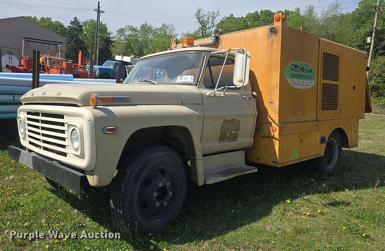 Image of Ford F-600 Primary image