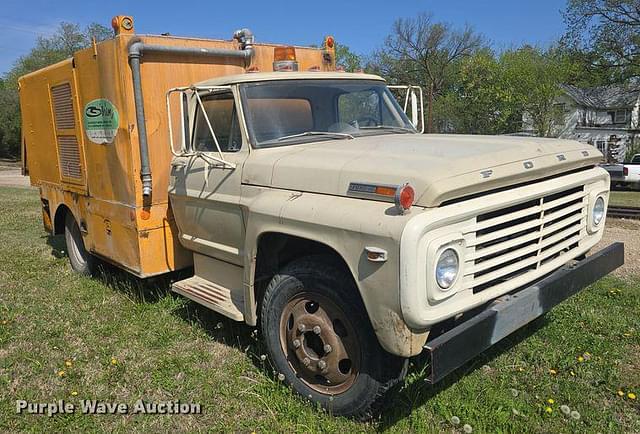 Image of Ford F-600 equipment image 2