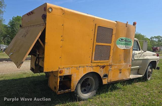 Image of Ford F-600 equipment image 3