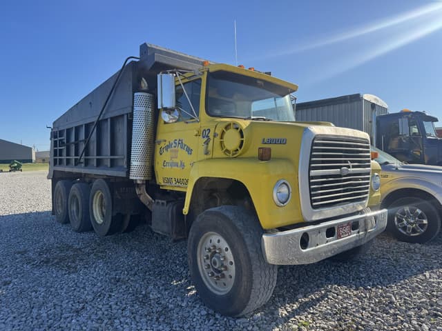 Image of Ford L8000 equipment image 2