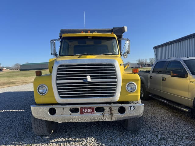 Image of Ford L8000 equipment image 1