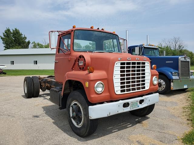 Image of Ford L8000 equipment image 1
