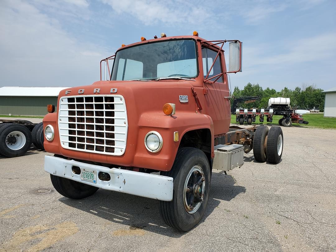 Image of Ford L8000 Primary image