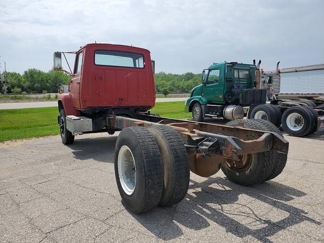 Image of Ford L8000 equipment image 4