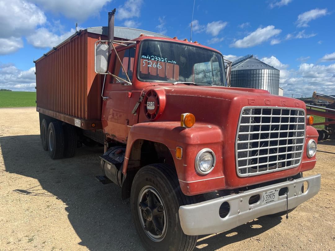 Image of Ford L8000 Primary image